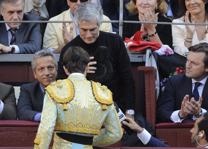 Adolfo suarez ventas operacion cancer cuello padilla ovacion rotunda san isidro