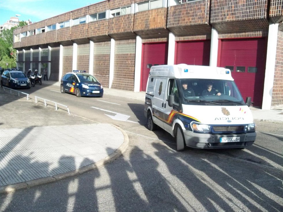 Llegada de la comitiva policial al Juzgado