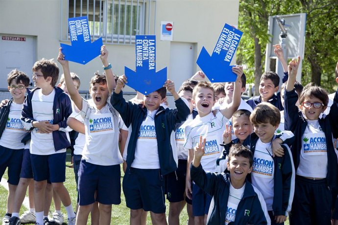 Niños participan en Carrera contra el Hambre