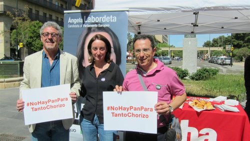 Miembros de CHA protagonizan el acto '#NoHayPanParaTantoChorizo'