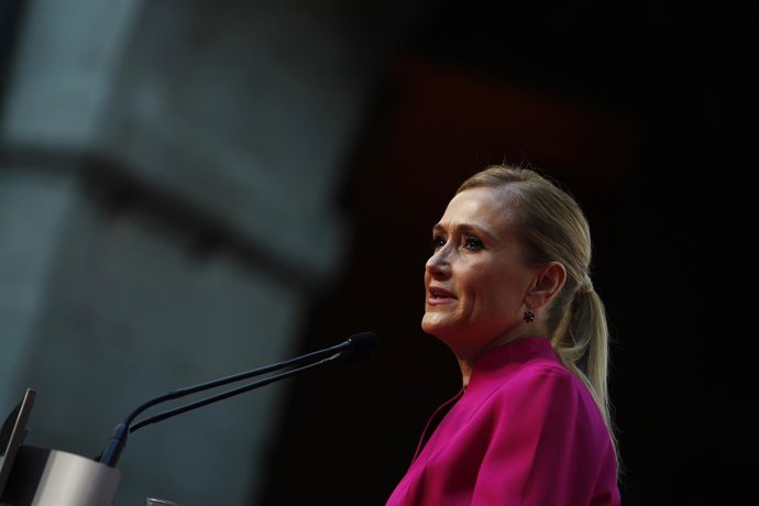 Cifuentes vuelve a la vida pública