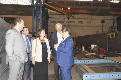 Verónica Lope y otros dirigentes del PP visitan Taim Wesser con Manuel Teruel.