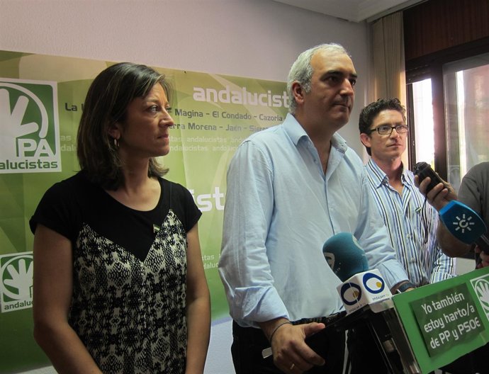 Antonio Jesús Ruiz (c), junto a Encarna Camacho y Juan Miguel Gutiérrez.