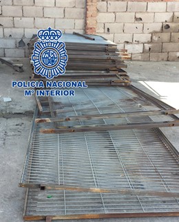 Valla metálica robada en Castellón