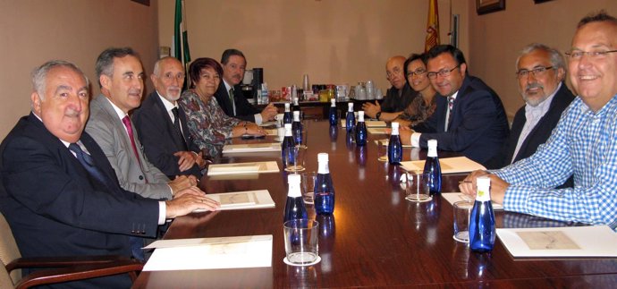 Heredia y gámez con el consejo social de la uma recorte becas