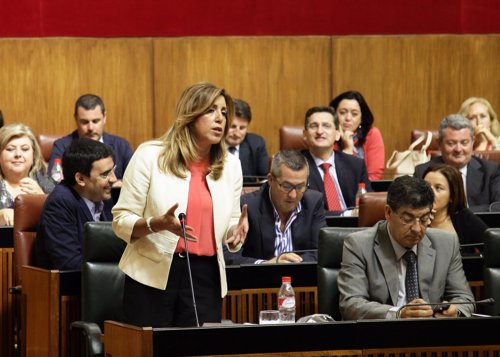 Susana Díaz responde a Carlos Rojas en la sesión de control