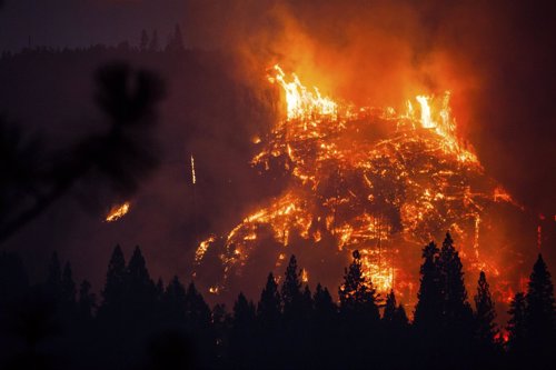 Intenso incendio en Yosemite EEUU