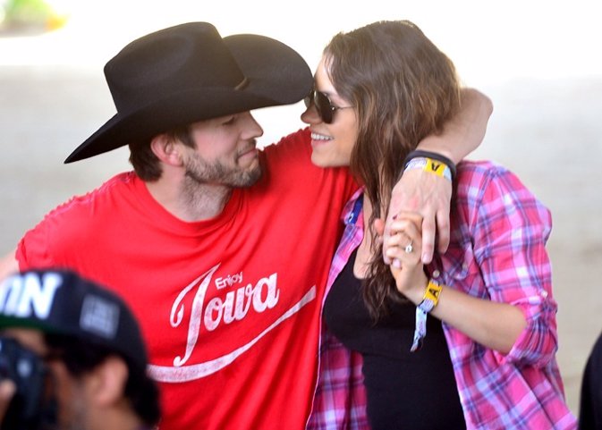  Actors Ashton Kutcher (L) And Mila Kunis