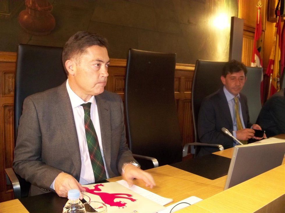 Marcos Martínez junto al asiente vacío de Carrasco