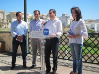 Moreno acusa a Díaz de "abandonar a los más vulnerables" al recortar 269 millones en programas sociales en dos años