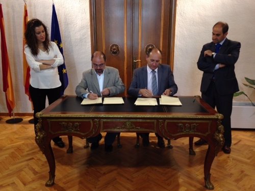 Firma del convenio de Hipoteca Joven entre el Ayuntamiento de Ejea y Bantierra