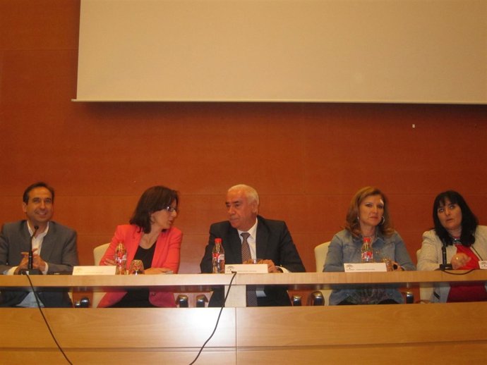 En el centro, el consejero de Cultura de Andalucía, Luciano Alonso