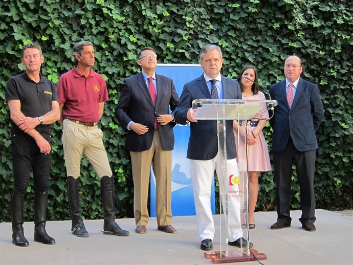 Fuentes interviene en la presentación del espectáculo