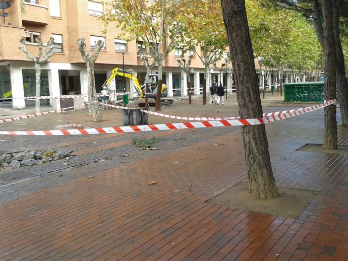 Imagen de una máquina trabajando en la Plaza Primero de Mayo