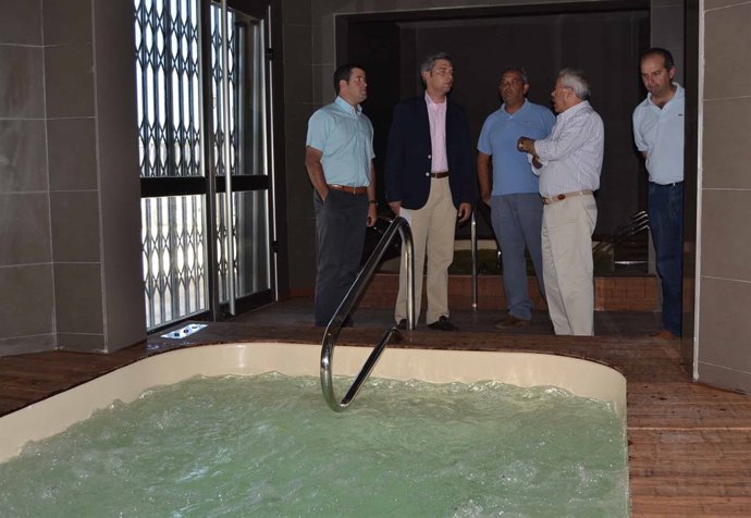 Un momento de la visita al Centro Termal de Alcaracejos