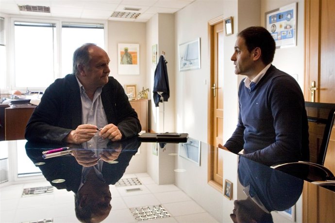 El consejero de Medio Ambiente con el alcalde de Las Rozas