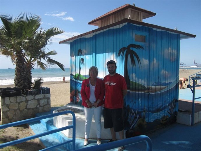 Porras y artista que pintará servicios de las playas
