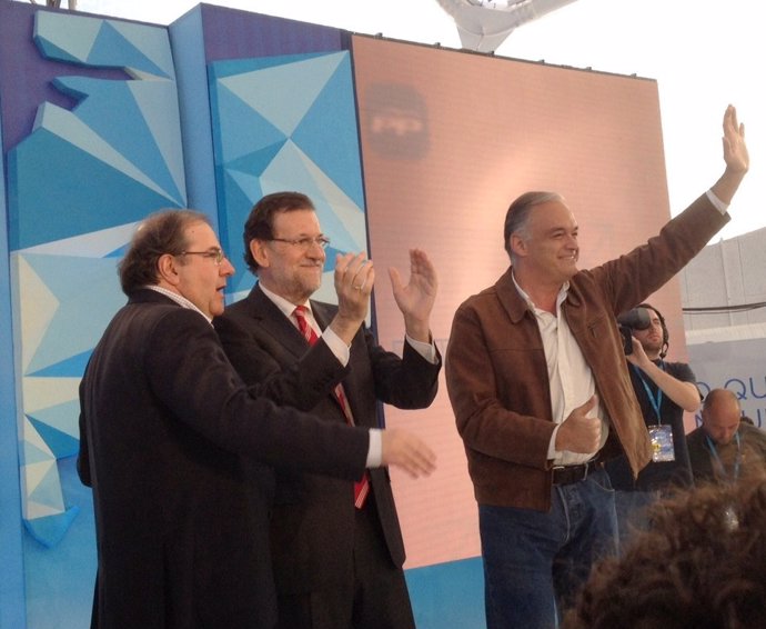 Rajoy junto a Herrera y González Pons