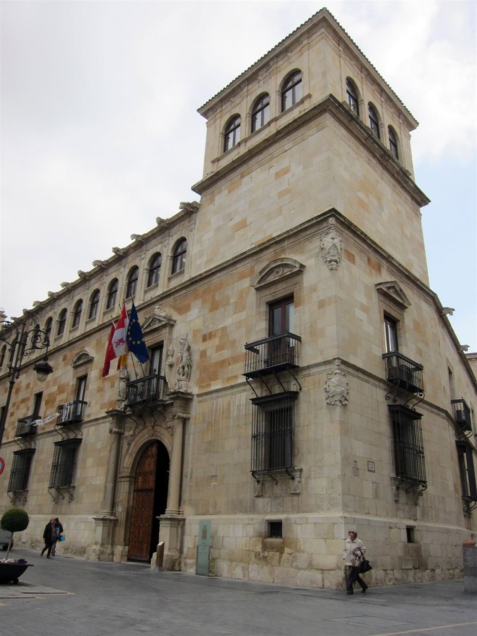 Fachada del Palacio de los Guzmanes