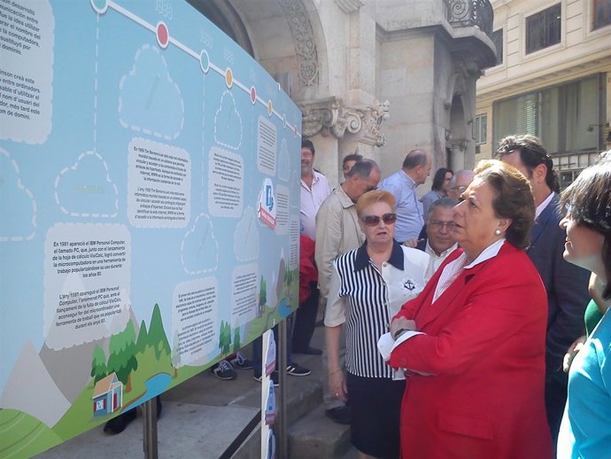Barberá en su visita al Mercado Central
