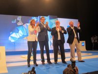 Rajoy dice que los militantes del PP catalán garantizan que "no pasará nada que haya que lamentar"