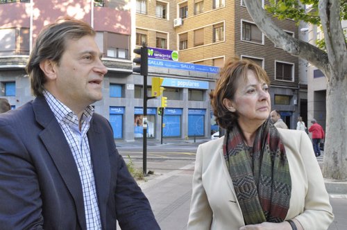 Los candidatos aragoneses del PP Verónica Lope y Fernando Ledesma. 