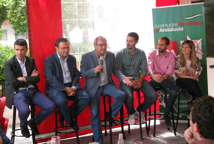 Juan Cornejo, en un acto con las JSA en Marbella