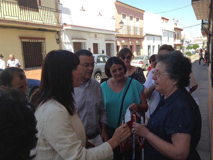 Reparto de material electoral en Almonte