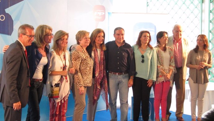 Fátima Báñez, junto a Celia Villalobos y Elías Bendodo en Benalmádena (Málaga)