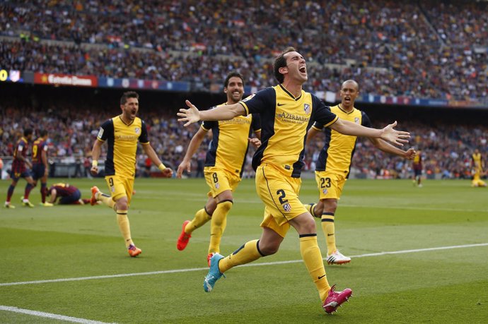 Godín celebra el gol del Camp Nou