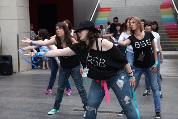 Flashmob sobre los Backstreet Boys en La Maquinista