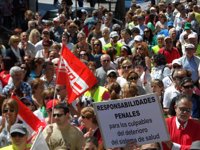 Marcha contra el "desmantelamiento" del Hospital de Laredo