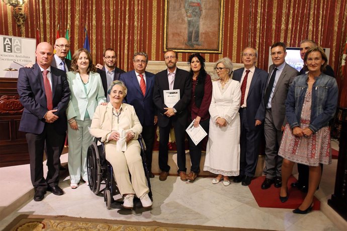 Zoido junto a los erconocidos con el Premio Andalucía de la Crítica