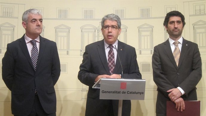 J.Martí(secr.Comunicación Generalitat)conseller F.Homs,J.Puigneró(dtor.Telecom.)