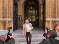 La Mesa de la Cámara da el visto bueno a la exclusión de Ángel González como portavoz y diputado del grupo de IU