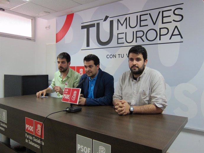 Nino Torre (centro) en rueda de prensa