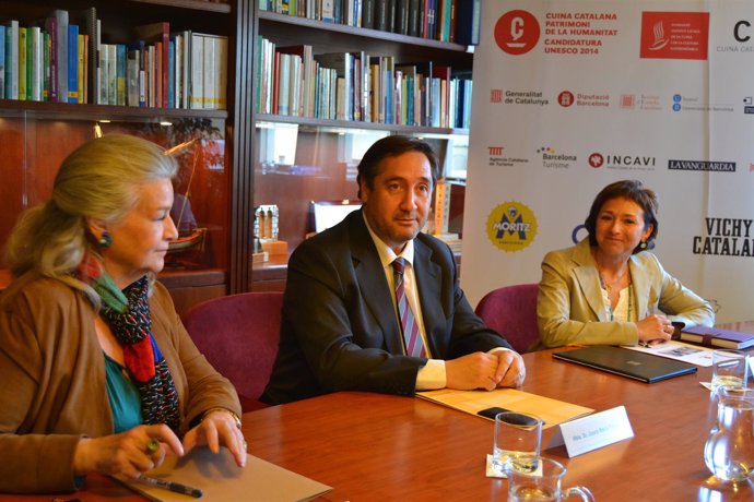 J.M.Pelegrí preside la firma del convenio entre Ausolan y la FICCG