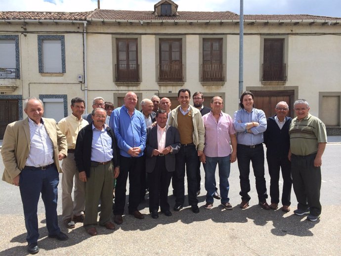 Martínez Maíllo con alcaldes y concejales de Benavente y Los Valles