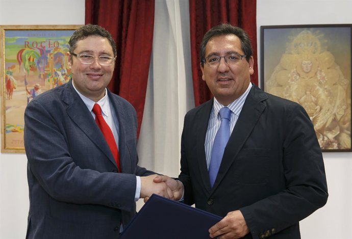 Fundación Cajasol y la Hermandad Matriz de Almonte firman convenio