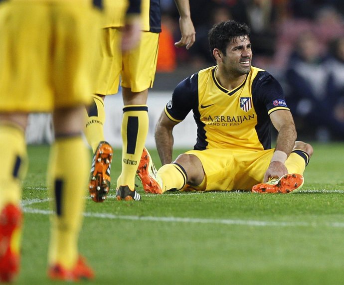 Diego Costa tras caer lesionado en el Nou Camp