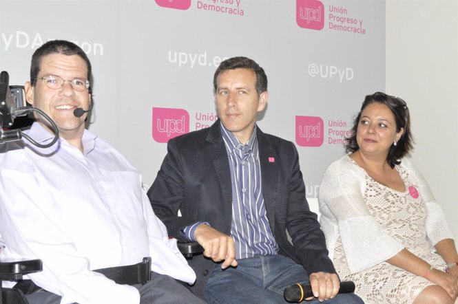 Los candidatos de UPyD Ignacio Fernández, Carlos Aparicio e Irene Romea. 