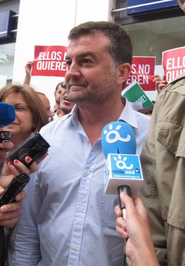 El líder de IU en Andalucía, Antonio Maíllo, haciendo campaña