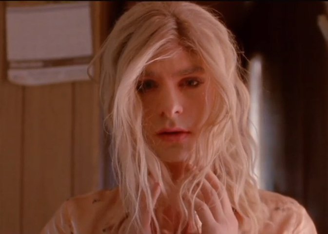 El actor de The Amazing Spiderman, Andrew Garfield Travestido