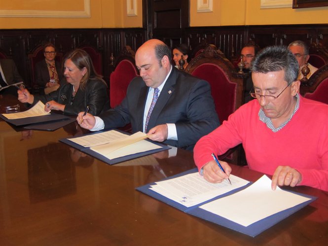Firma nueva relación de puestos de trabajo en Oviedo, STAO, UGT y Ayto
