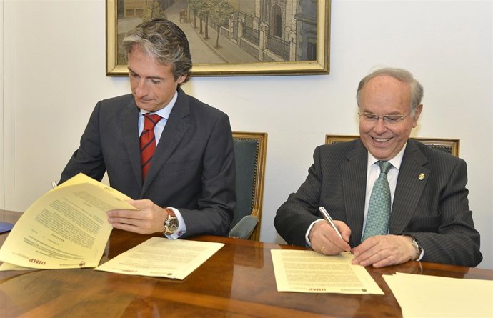 Firma del convenio Ayuntamiento-UIMP