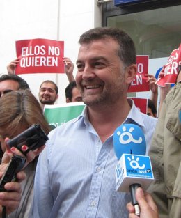 El coordinador general de IULV-CA, Antonio Maíllo, en campaña en Málaga