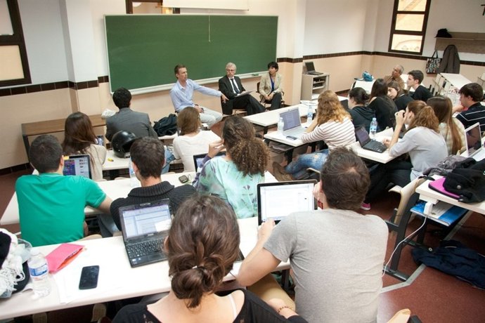Periodistas del 'The Times' y de Ansa ensalzan el valor de los corresponsales