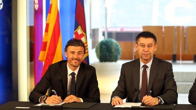 Bartomeu y Luis Enrique firman el contrato