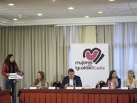 López (PP-A) no va a "permitir" que "ningún partido político utilice a las mujeres como propaganda electoral"