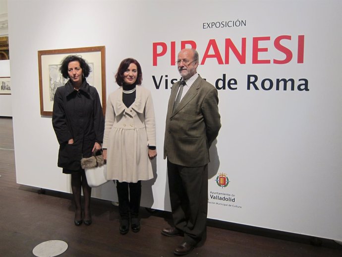 Rosa Perales, en el centro, con Mercedes Cantalapìedra y León de la Riva